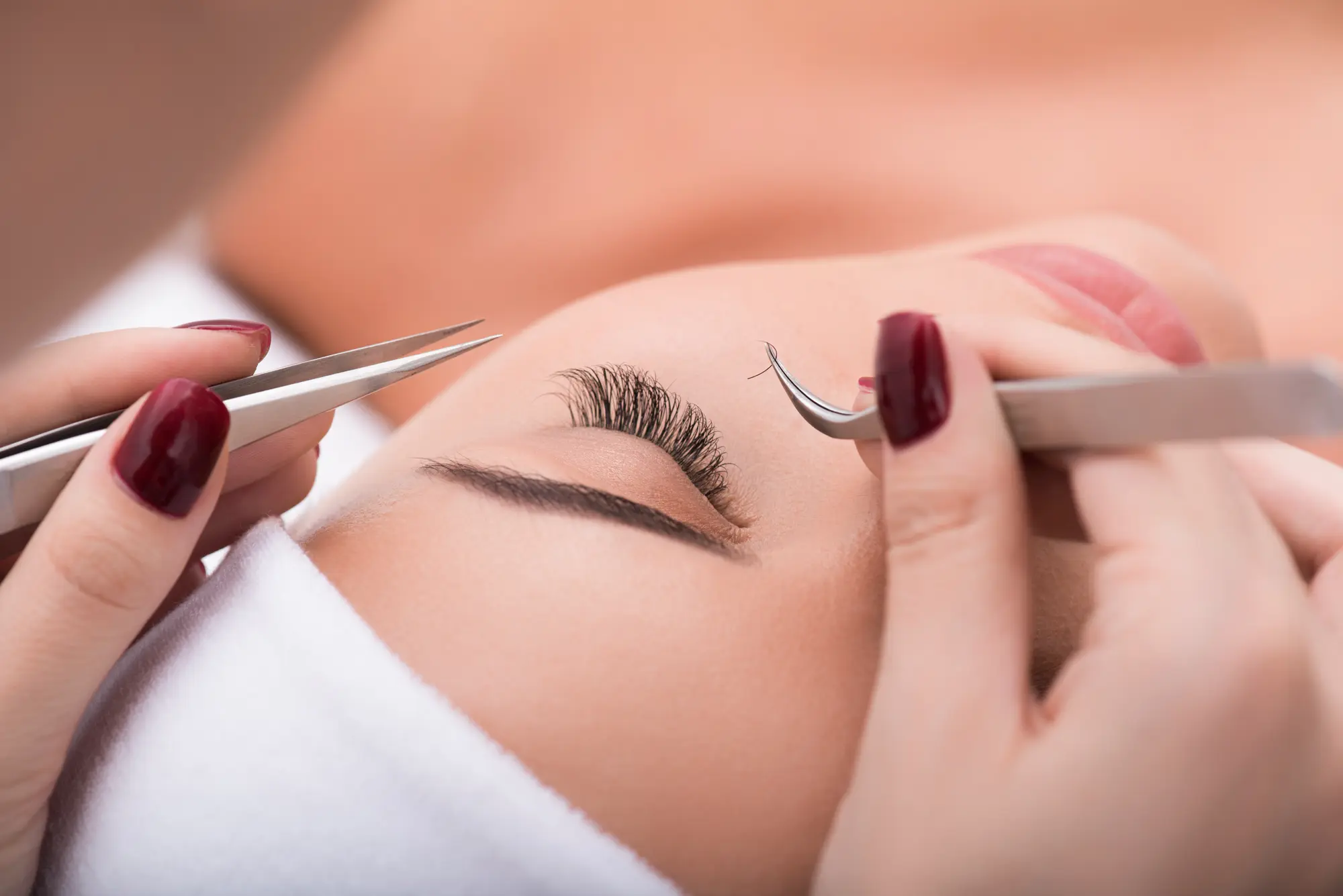 Anbringen von Wimpern